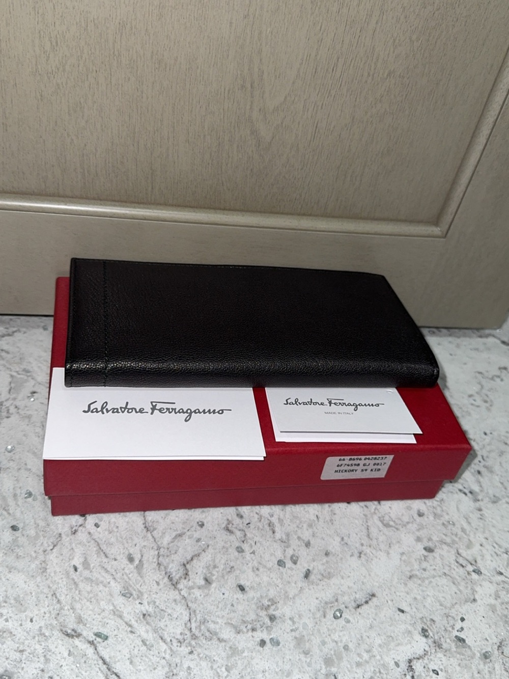 Salvatore Ferragamo Men/Women Black Leather Bi-Fold Wallet -AUTHENTIC NEW IN BOX - Picture 10 of 10